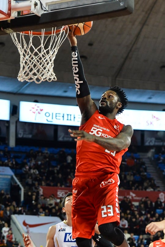 활발한 모습을 보이며 팀 승리를 이끈 테리코 화이트. /사진=KBL 제공