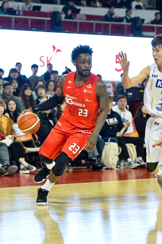 거침 없이 달리며 팀 승리를 이끈 테리코 화이트. /사진=KBL 제공