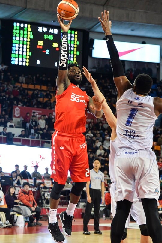 공수에서 활약하며 팀 승리를 이끈 테리코 화이트. /사진=KBL 제공