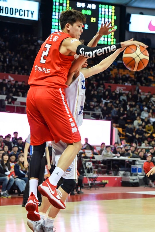 공수에서 활발하게 움직이며 팀 승리를 이끈 최준용. /사진=KBL 제공