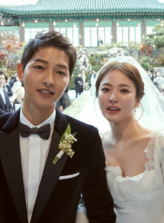 송중기 송혜교/ 사진제공=블러썸엔터테인먼트 UAA엔터테인먼트