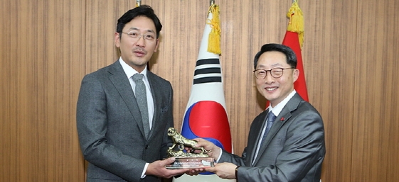 하정우와 이석구 중장/사진제공=롯데엔터테인먼트