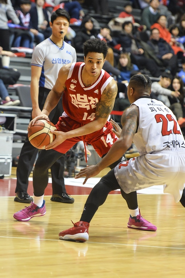 좋은 활약을 통해 팀 승리를 이끈 저스틴 에드워즈. /사진=KBL 제공