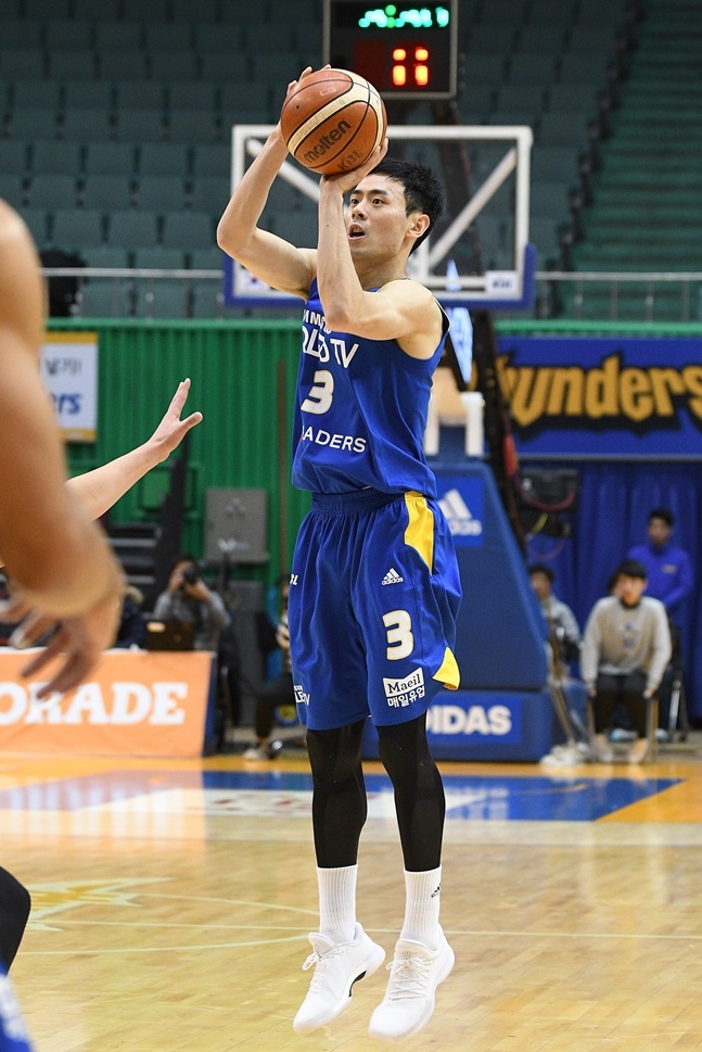 외곽에서 힘을 보탠 이관희. /사진=KBL 제공