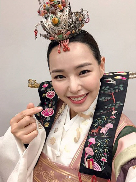 배우 이하늬 /사진=사람엔터테인먼트 인스타그램