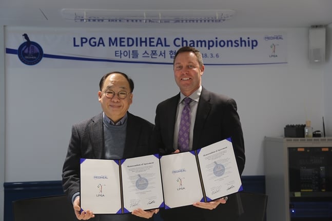 권오섭 엘앤피코스메틱 회장-LPGA 투어 사무국 마이크 완 회장(왼쪽부터)./사진=브라보앤뉴