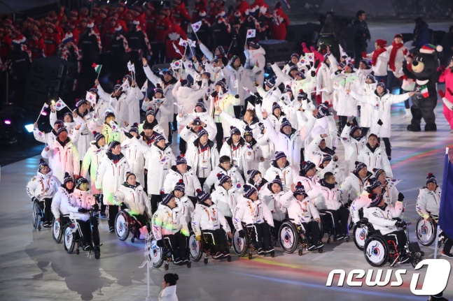 한국 선수단이 입장하고 있다./사진=뉴스1