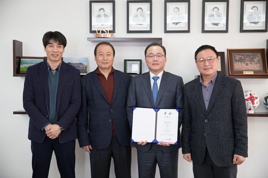 인증서 수여식 모습 /사진=한국프로축구연맹 제공