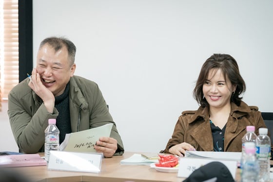 이형민 감독(왼쪽)과 백미경 작가 /사진제공=에이 스토리