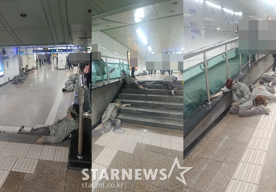 광화문역에서 퍼포먼스를 벌이는 참가자들/사진=스타뉴스
