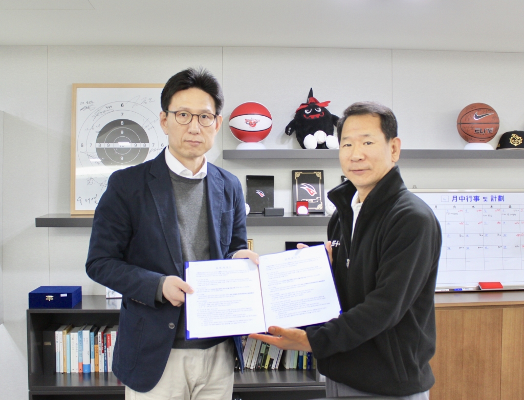 서동철 감독(왼쪽)과 유태열 대표이사 /사진=부산 KT 제공