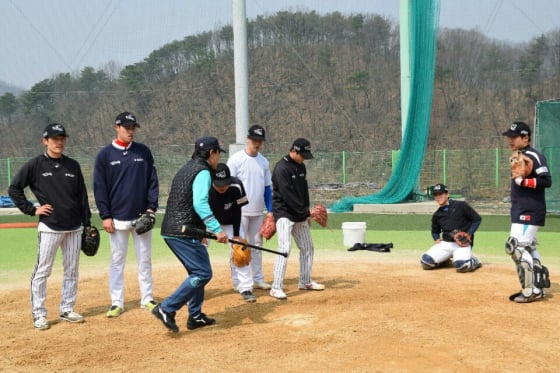 연천미라클팀을 지도하고있는 김재박 감독.
