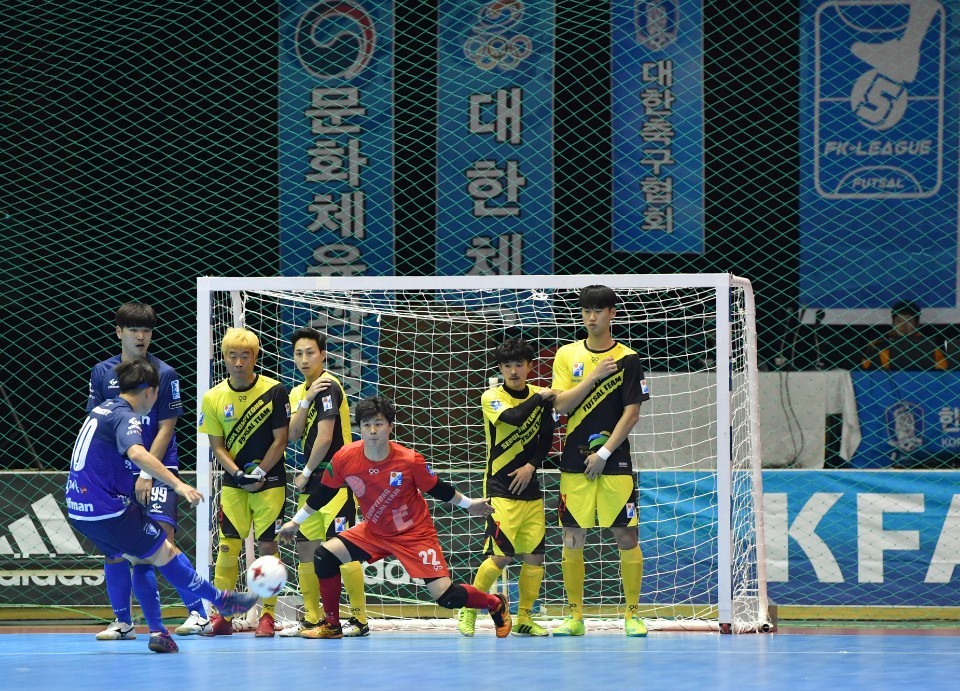 사람은 크고 골대는 작다. /사진=서울 은평FS 풋볼아카데미