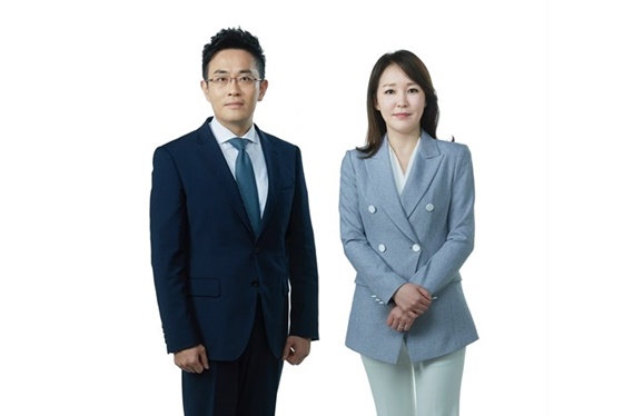 'KBS 뉴스광장' 진행을 맡은 박주경 앵커(왼쪽), 이랑 앵커/사진제공=KBS