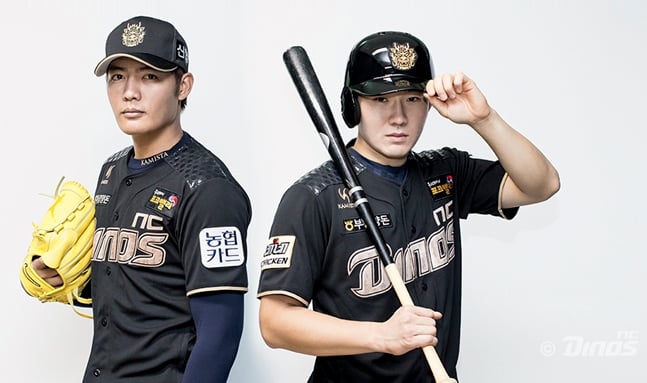 2018 충무공 유니폼을 입은 NC 다이노스 왕웨이중(왼쪽)과 박민우. /사진=NC 다이노스 제공