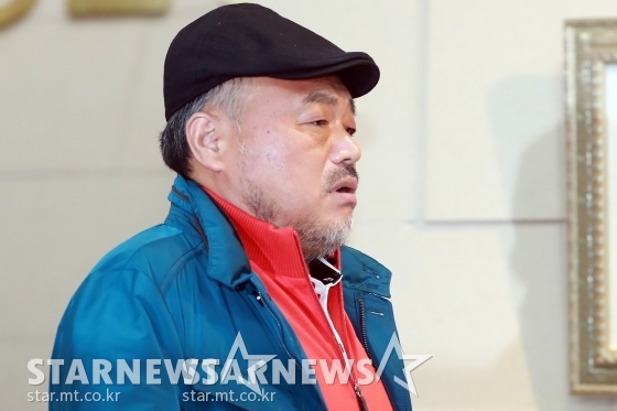 가수 김흥국이 1일 오전 경기 김포시 김포아트빌리지 야외극장에서 열린 대한가수협회 임시총회에 참석, 박일서 전 수석부회장의 제명안을 통과시켰다. /사진=임성균 기자