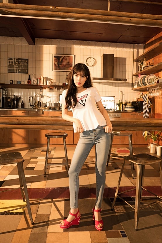 수지 화보 /사진=게스
