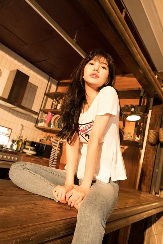 수지 화보 /사진=게스