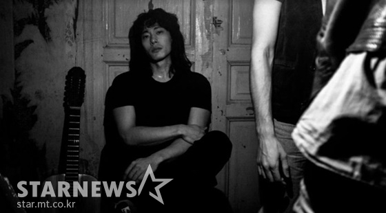 2000대 1 오디션 경쟁을 뚫고 러시아 영화 '레토'에서 빅토르최를 연기한 배우 유태오 영화 스틸/ 사진제공=HYPE FILM