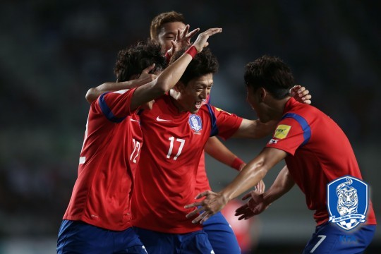 이청용(가운데) /사진=대한축구협회 제공