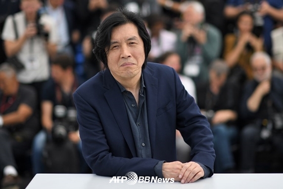 제71회 칸국제영화제 경쟁부문에 초청된 영화 '버닝'의 공식 포토콜에 참석한 이창동 감독 /AFPBBNews=뉴스1