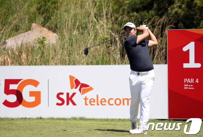 KPGA 투어 SK텔레콤 오픈 3라운드 공동 1위에 오른 함정우. /사진=뉴스1(KPGA 제공)
