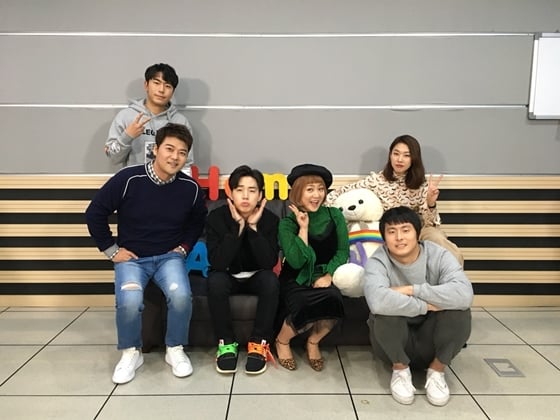 '나 혼자 산다'의 이시언, 전현무, 헨리, 박나래, 한혜진, 기안84 / 사진제공=MBC
