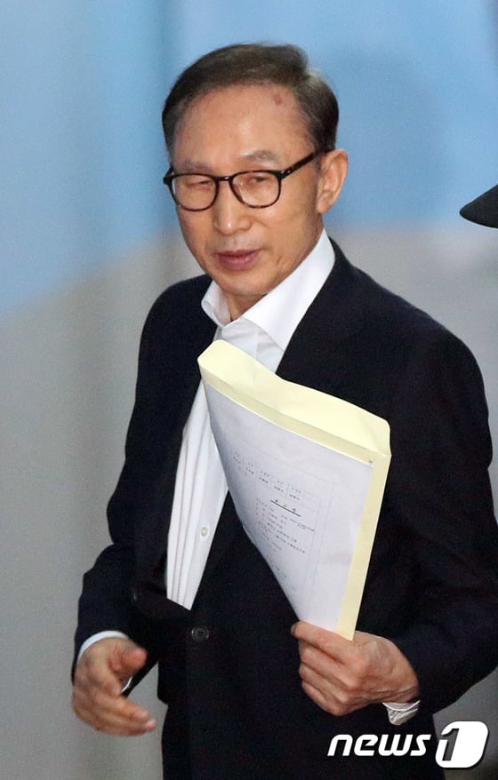 노무현 서거 9주기인 23일 첫 재판을 받는 이명박 전 대통령/사진=뉴스1