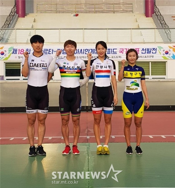 사진은 다른 대표선수들과 기념촬영을 하고 있는 장수지 선수(맨 오른쪽)/사진제공=은평구청