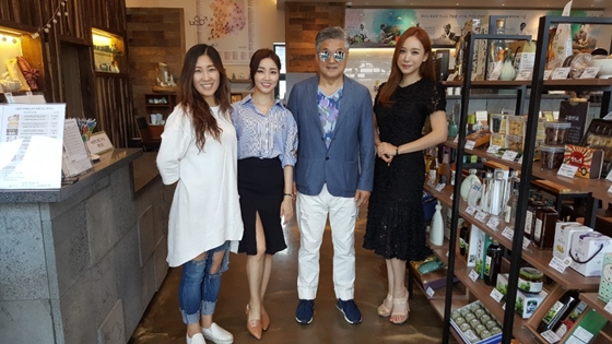 류성조, 류지수, 한지일, 유이안(사진 맨 왼쪽부터 오른쪽으로)