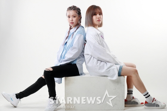 (왼쪽부터) 걸그룹 칸 멤버 전민주, 유나킴 /사진=임성균 기자