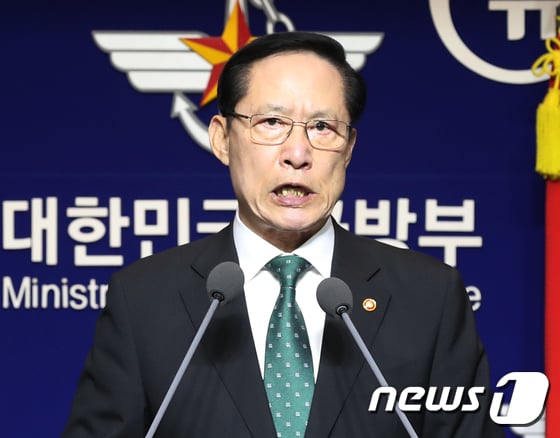 송영무 국방부 장관이 국군기무사령부(기무사)의 세월호 유가족 사찰 및 계엄령 검토 문건 작성 의혹 수사를 담당할 특별수사단장으로 전익수 공군 대령을 임명했다. /사진=뉴스1