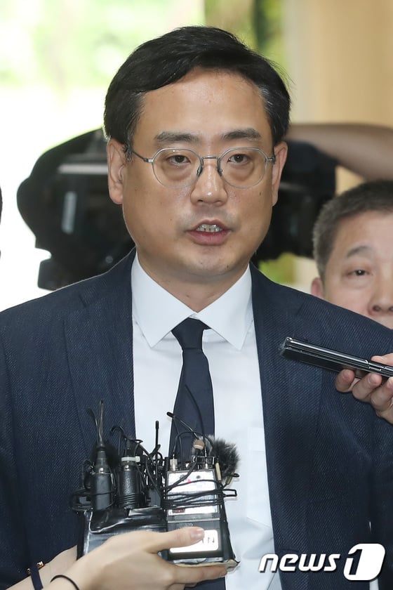 변희재 미디어워치 대표고문이 11일 열린 첫 공판에서 JTBC와 김한수 전 청와대 행정관이 공모해 최순실의 태블릿PF를 조작했다는 허위 사실을 퍼트린 혐의에 대해 전면 부인했다. /사진=뉴스1