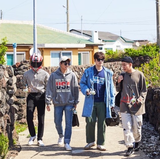 래퍼 로꼬와 가수 장기하, 배우 이이경, 그룹 워너원 멤버 강다니엘(왼쪽부터) /사진=로꼬 인스타그램
