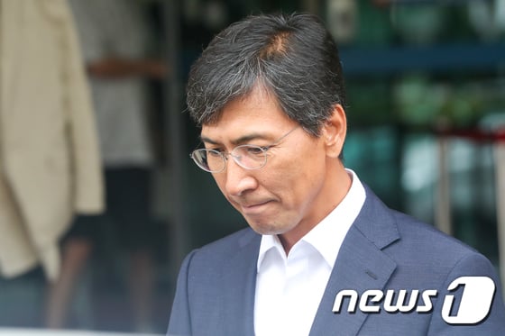 안희정 전 충남지사의 재판에서 안 전 지사의 부인인 민주원씨가 증인신문을 받을 예정인 가운데 법정에서 어떤 증언을 할지 관심이 쏠린다. / 사진=뉴스1
