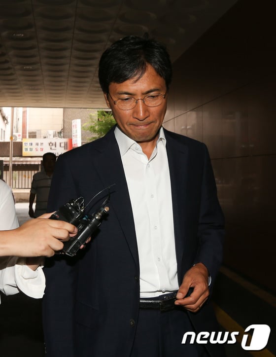안희정 전 충남지사. 13일 오후 서울서부지법에서 열린 안 전 지사 성폭행 혐의 5차 공판에 부인 민주원씨가 안 전 지사 측 증인으로 출석했다./사진=뉴스1