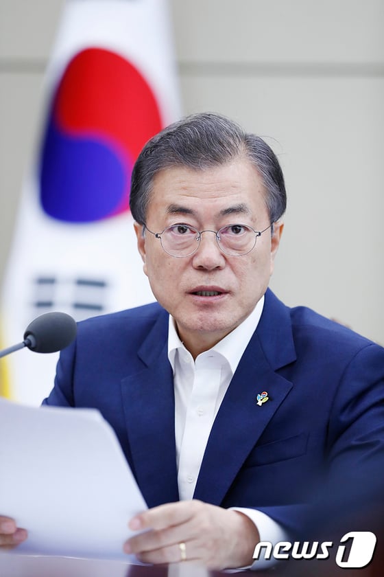 문재인 대통령이 국군기무사령부(기무사)가 작성한 계엄령 검토 문건과 관련해 모든 문서와 보고를 즉시 제출할 것을 지시했다. /사진=뉴스1