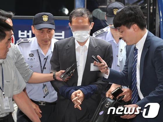 드루킹의 최측근이자 오사카 총영사 인사청탁 대상자인 도모 변호사가 노회찬 정의당 원내대표에게 불법자금을 건네는데 관여한 의혹을 받아 19일 오후 3시 영장심사를 받는다. /사진=뉴스1