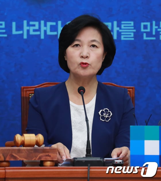 추미애 더불어민주당 대표가 국군기무사령부(기무사)가 작성한 계엄 문건에 대해 사전에 치밀하게 준비된 친위 쿠데타 문건이라는 심증이 굳어지고 있다고 밝히는 모습. /사진=뉴스1