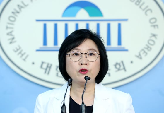 더불어민주당 김현 대변인은 박근혜 전 대통령이 국고를 손실시킨 것에 대해 국민 앞에 석고대죄 해야한다고 말했다. /사진=뉴스1