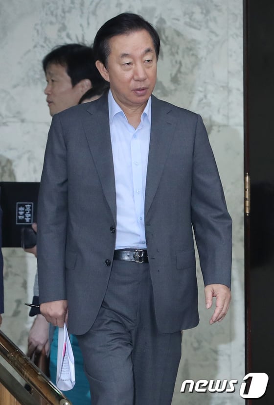 김성태 자유한국당 대표가 임태훈 군인권센터 소장에 대해 성 정체성에 대해 혼란을 겪고 있는 자가 군 개혁을 주도한다는 것은 어불성설이라고 말했다. / 사진=뉴스1