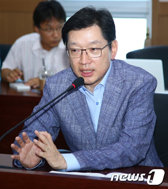 허익범 특별검사팀이 김경수 경남도지사 관사 및 집무실에 대해 압수수색을 실시했다. /사진=뉴스1