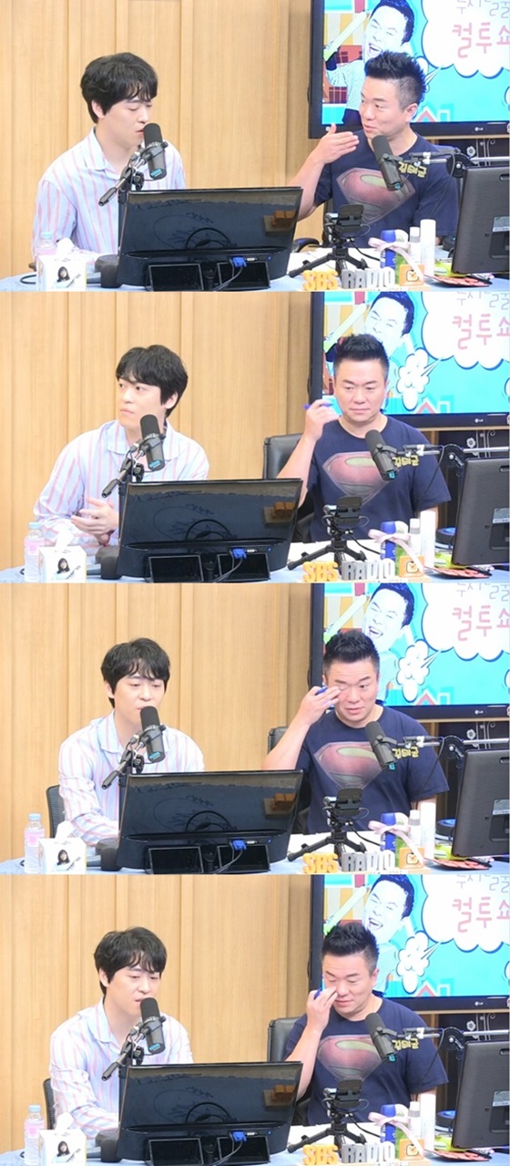 가수 존박(왼쪽)과 개그맨 김태균 /사진=SBS 라디오 파워FM '두시탈출 컬투쇼' 보는 라디오 방송화면