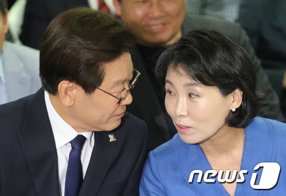지난 지방선거 당시 제기됐던 이재명 경기지사의 가족사 의혹 중 하나인 ‘친형 강제입원’과 관련한 녹취파일이 온라인을 통해 퍼지고 있다. / 사진=뉴스1