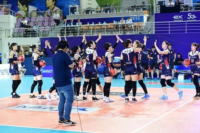 KGC인삼공사가 GS칼텍스를 꺾고 KOVO컵 개막전을 승리로 장식했다. /사진=KOVO