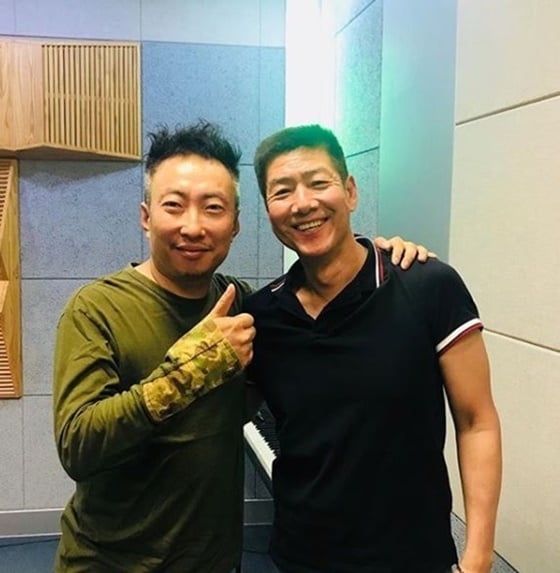 개그맨 박명수(왼쪽)와 개그맨 출신 교수 정재환 /사진=KBS 라디오 쿨FM '박명수의 라디오쇼' 인스타그램