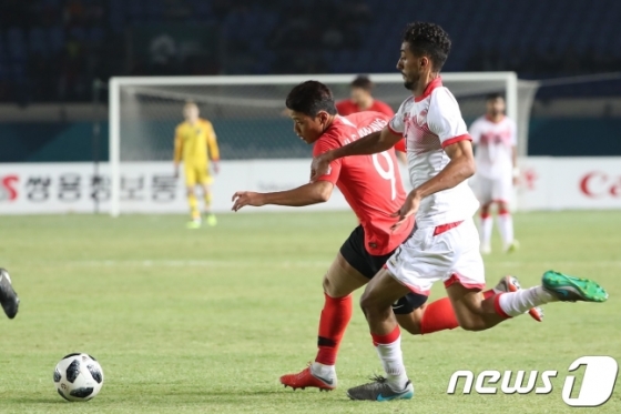 2018 자카르타-팔렘방 아시안게임에 출전하는 축구 대표팀 황희찬의 돌파 모습. /사진=뉴스1