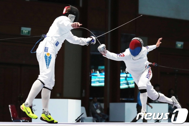 펜싱 남자 에페 단체팀이 4강 진출에 성공했다. 사진은 박상영. /사진=뉴스1