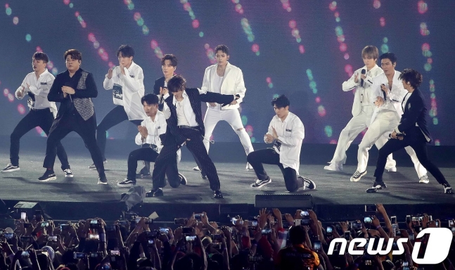 멋진 공연을 펼친 슈퍼주니어. /사진=뉴스1