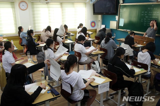 오는 11월에 치러지는 2019학년도 대학수학능력시험에 앞서 실력을 점검할 마지막 '2018 9월 모의고사'가 5일 마무리됐다. / 사진=뉴시스